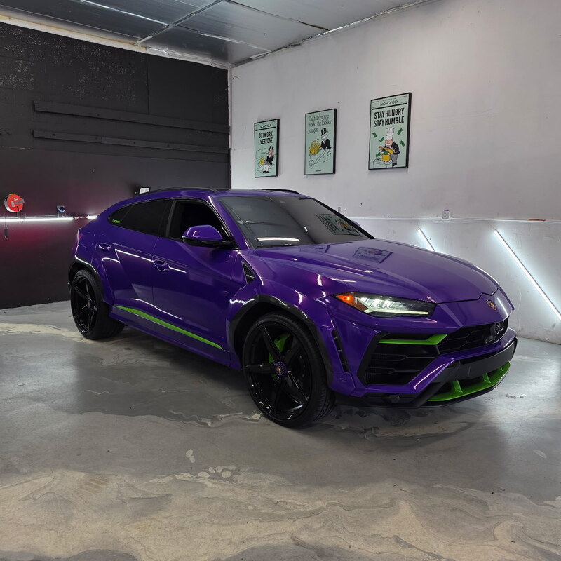 7C Wheels on purple Lamborghini Urus, front three-quarter detail